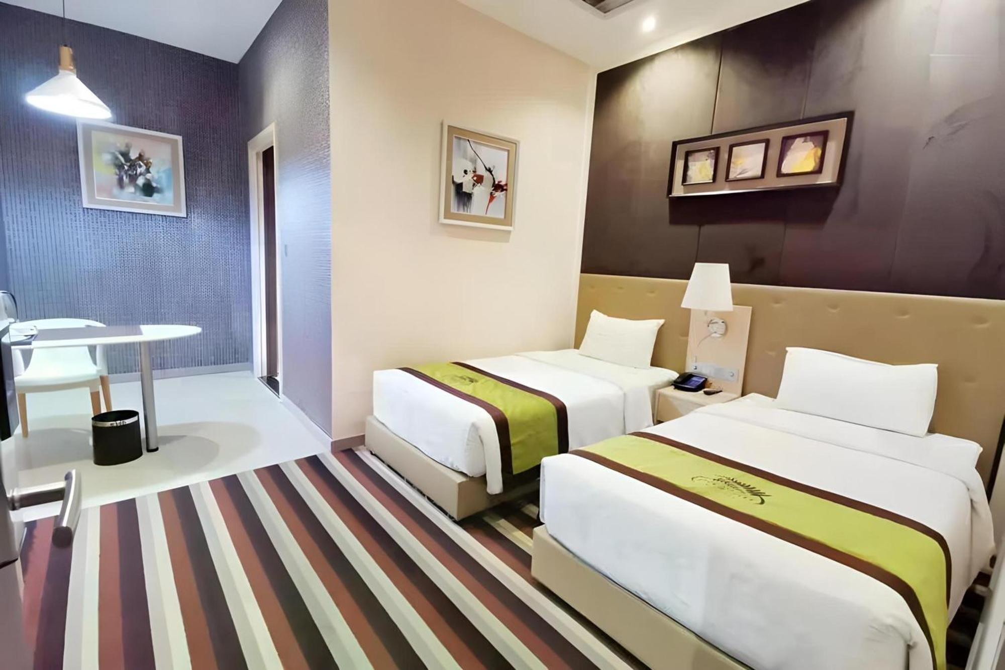 Capital O 75451 Podstel Hostel Бангкок Экстерьер фото
