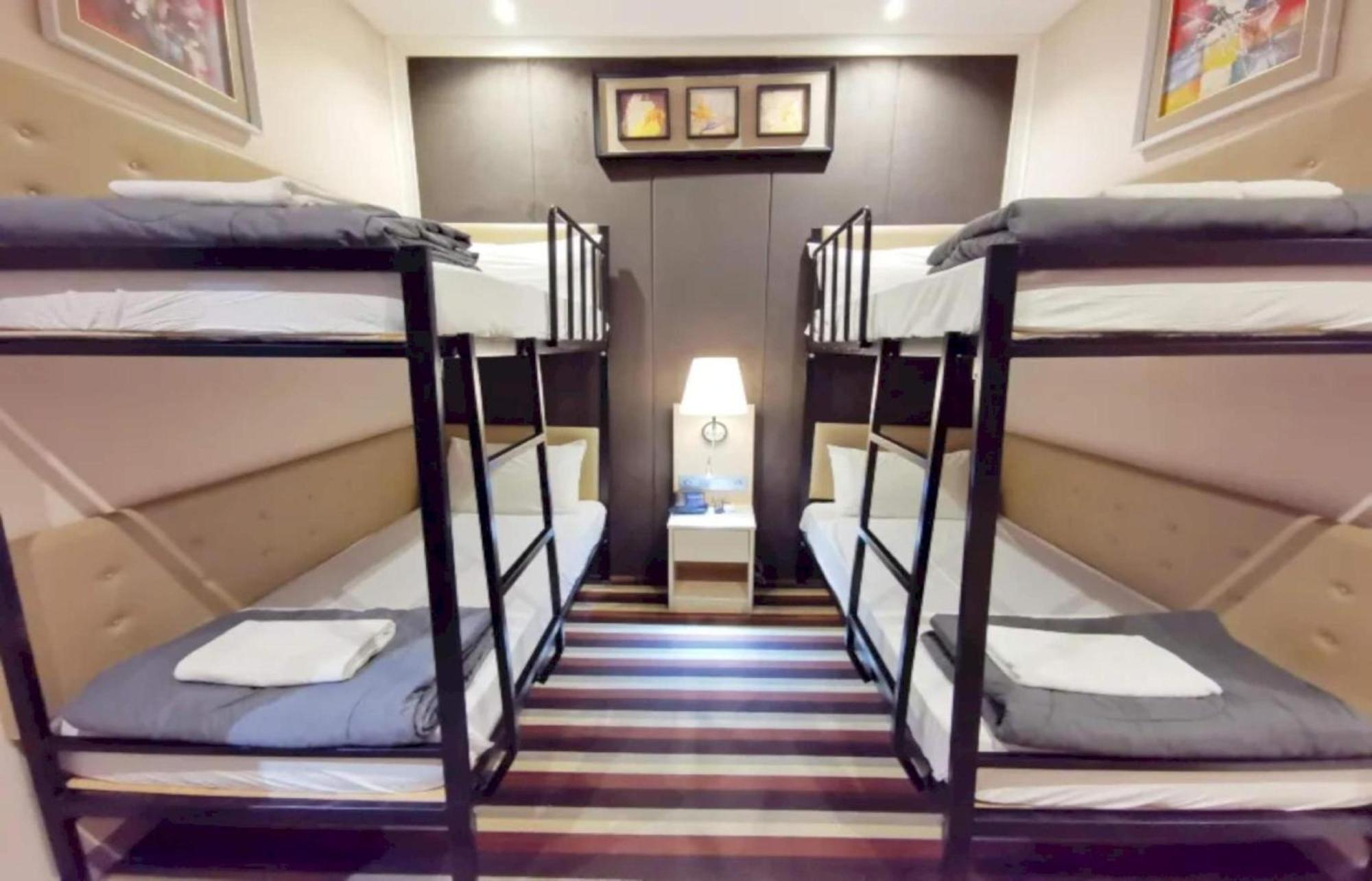 Capital O 75451 Podstel Hostel Бангкок Экстерьер фото