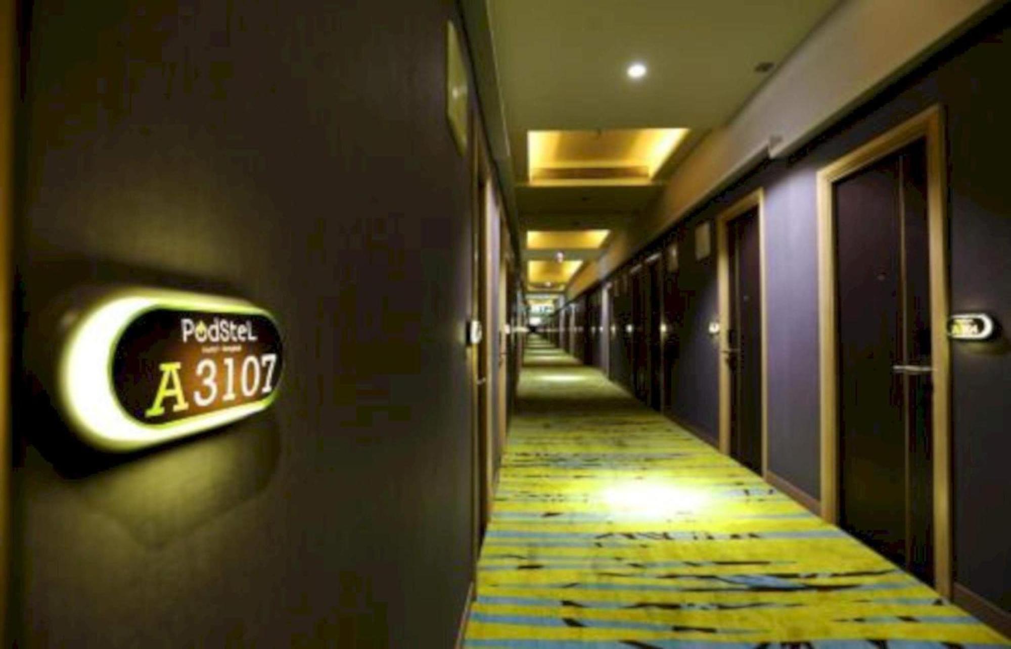 Capital O 75451 Podstel Hostel Бангкок Экстерьер фото