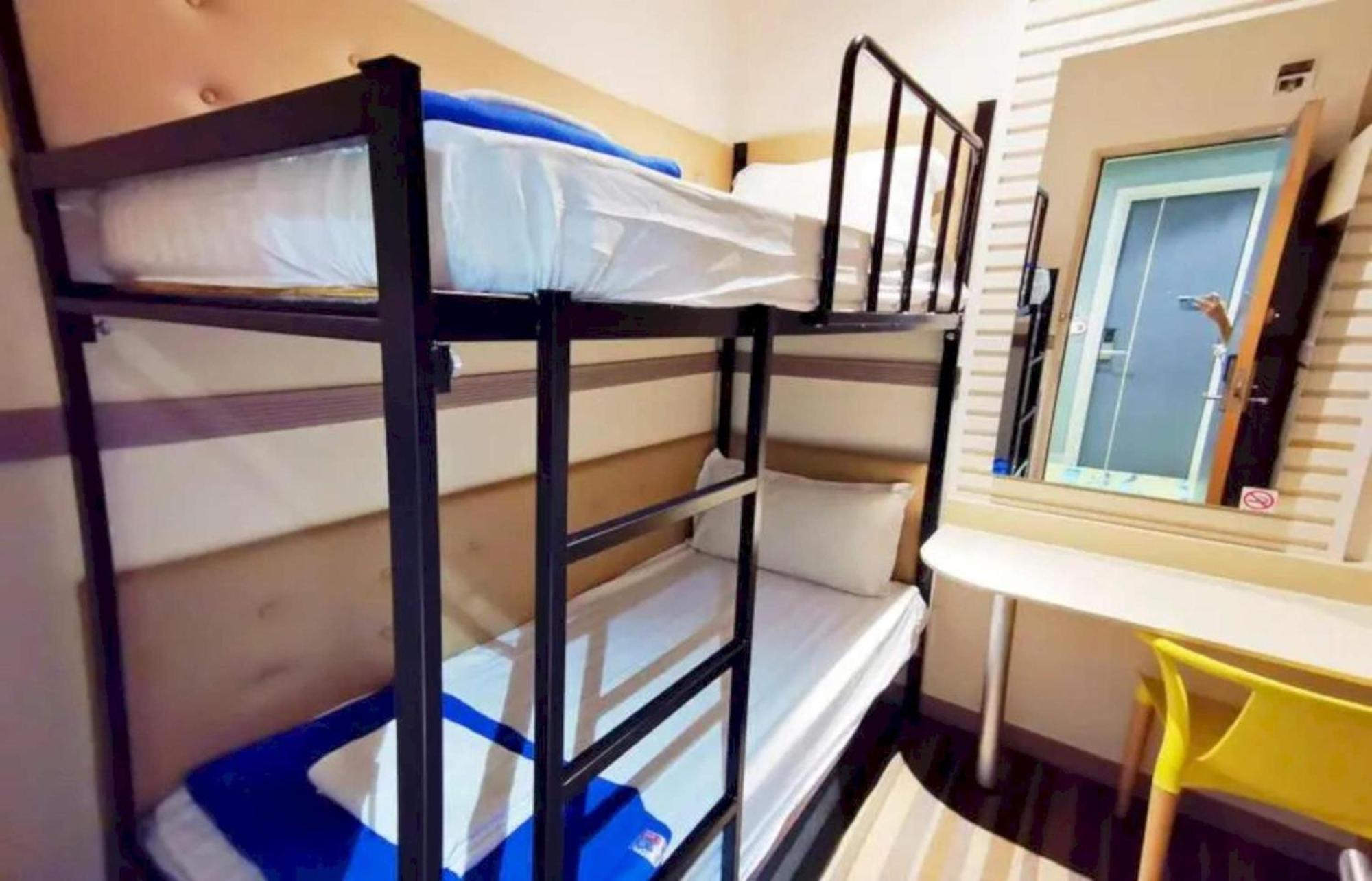Capital O 75451 Podstel Hostel Бангкок Экстерьер фото