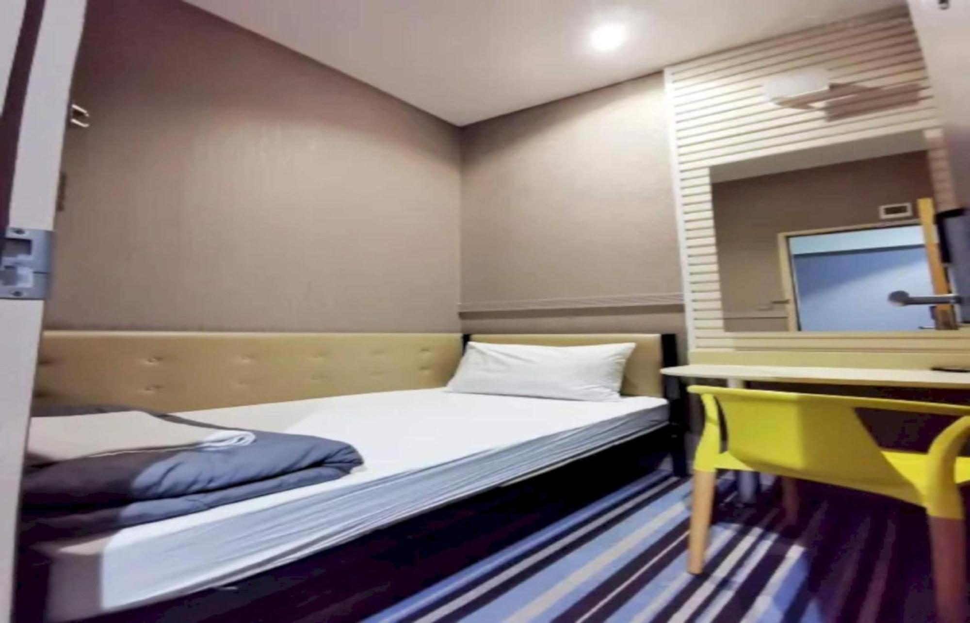 Capital O 75451 Podstel Hostel Бангкок Экстерьер фото